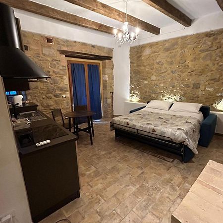 Apartamento Borgo Di Mezzo Castelnuovo dellʼAbate Exterior foto
