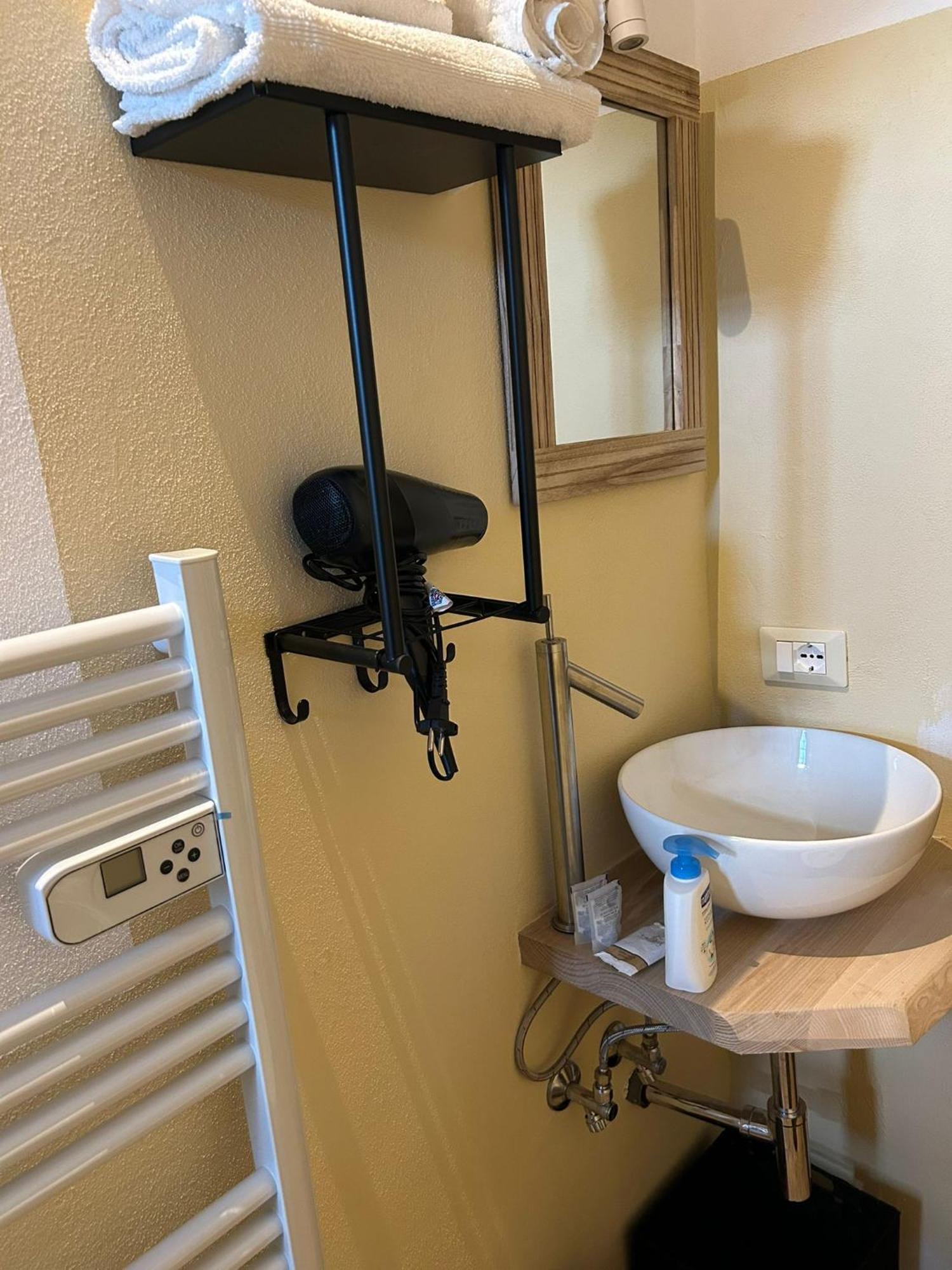 Apartamento Borgo Di Mezzo Castelnuovo dellʼAbate Exterior foto