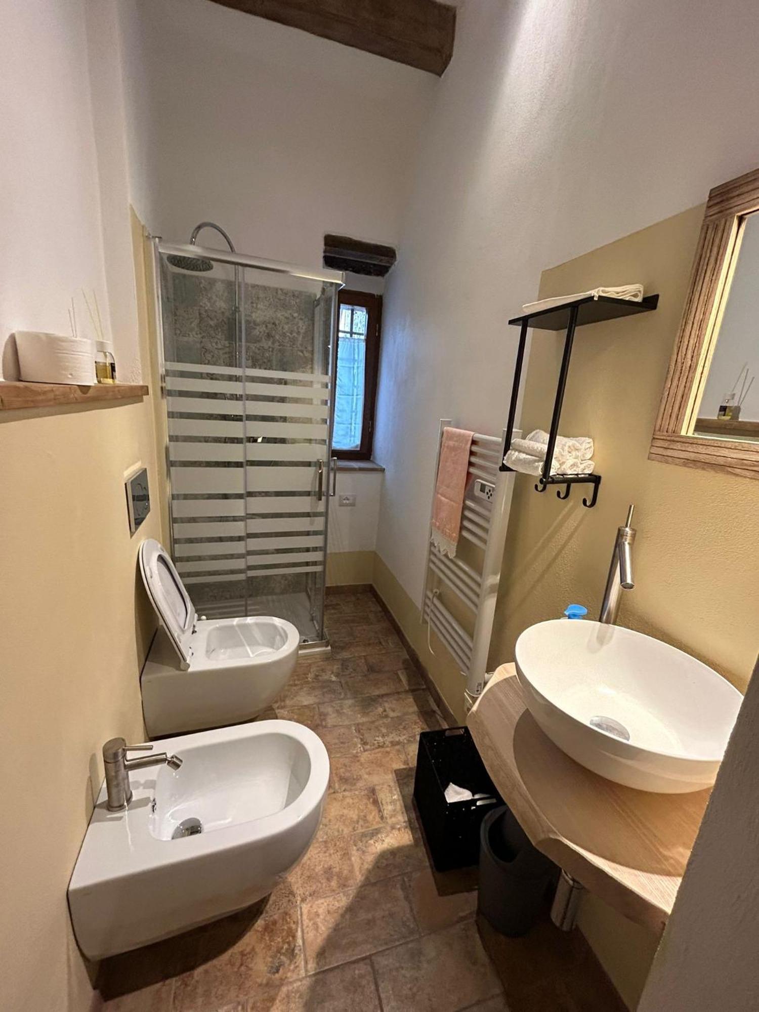 Apartamento Borgo Di Mezzo Castelnuovo dellʼAbate Exterior foto