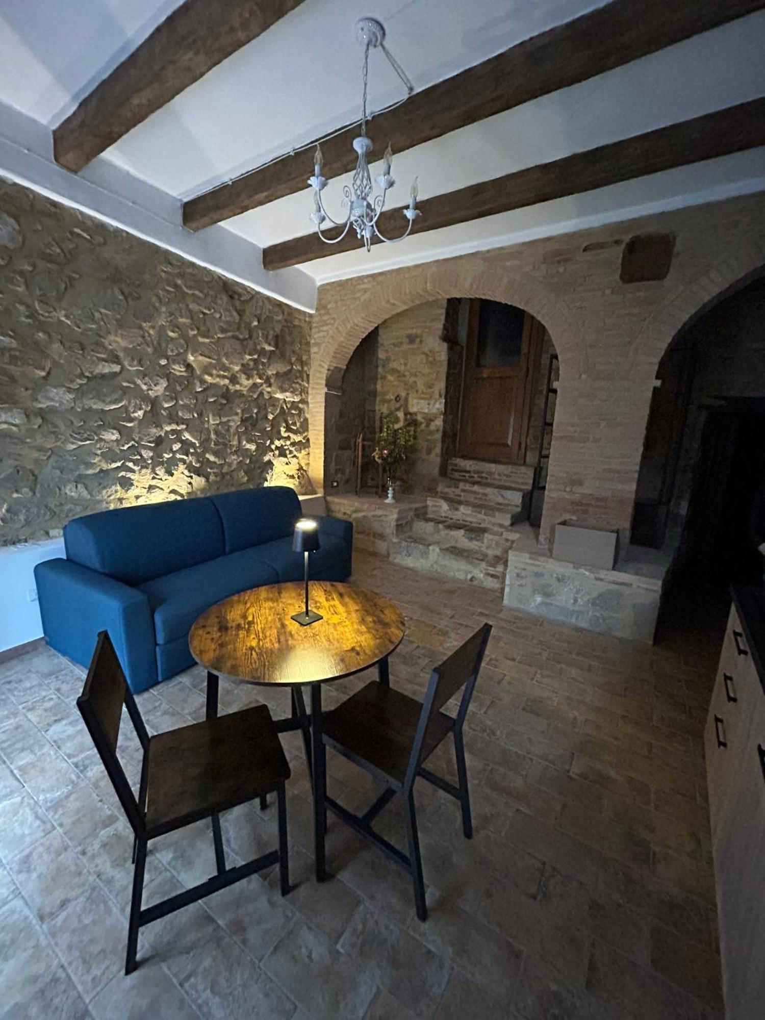 Apartamento Borgo Di Mezzo Castelnuovo dellʼAbate Exterior foto