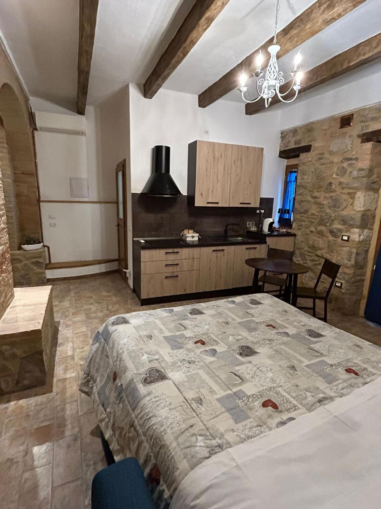 Apartamento Borgo Di Mezzo Castelnuovo dellʼAbate Exterior foto