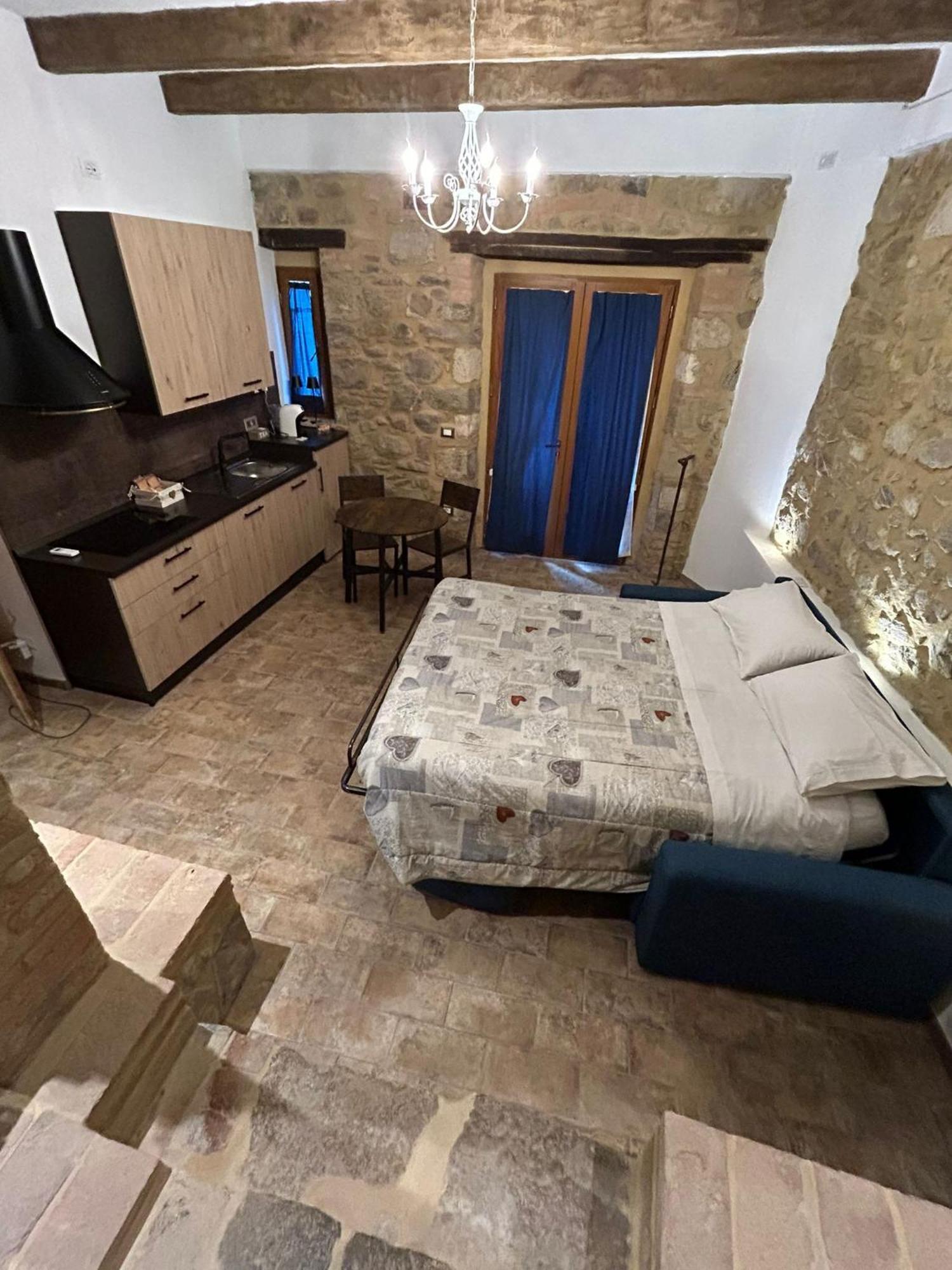 Apartamento Borgo Di Mezzo Castelnuovo dellʼAbate Exterior foto
