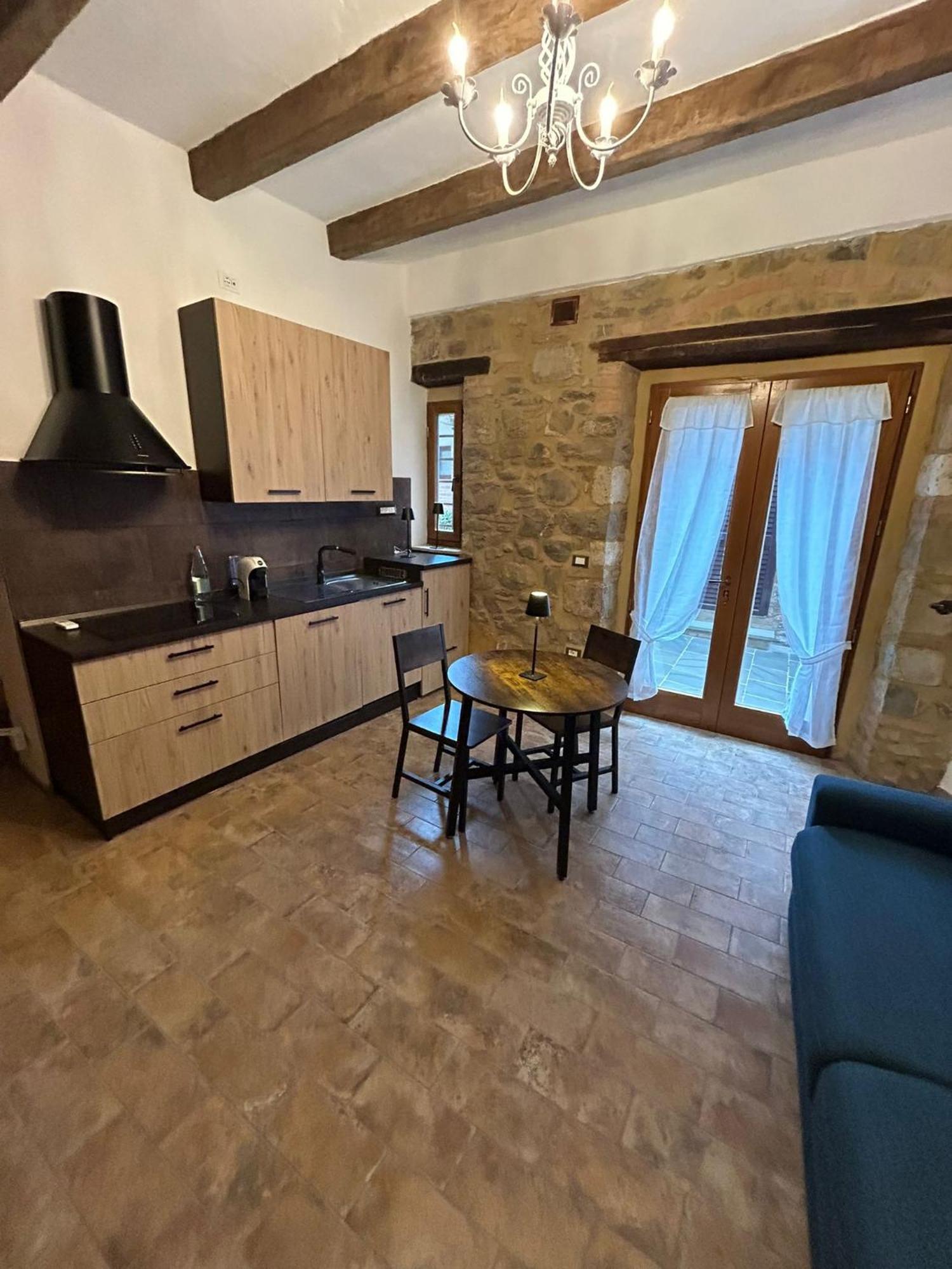 Apartamento Borgo Di Mezzo Castelnuovo dellʼAbate Exterior foto